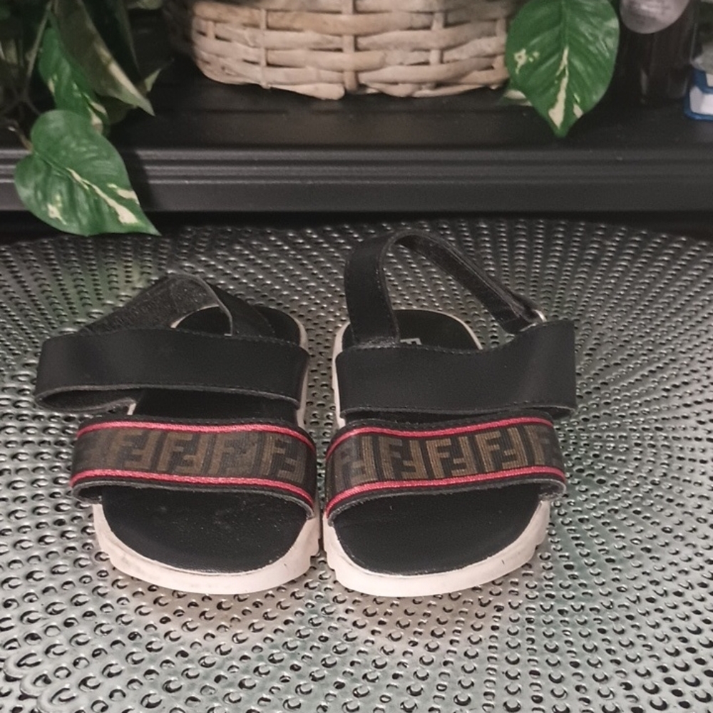 Fendi Kids Black Sandals with Logo Accent